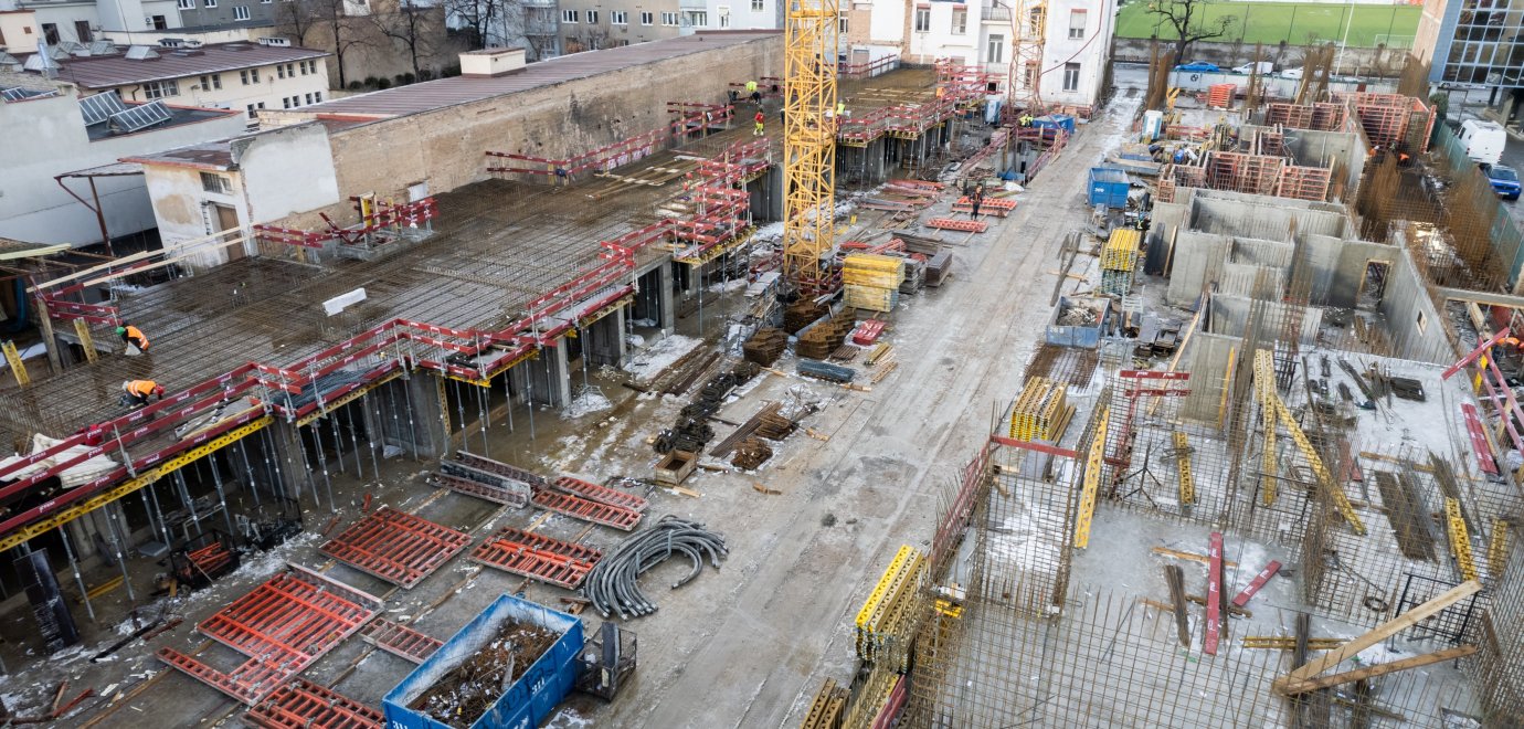 The shell of the above-ground part of the 1st floor under construction
